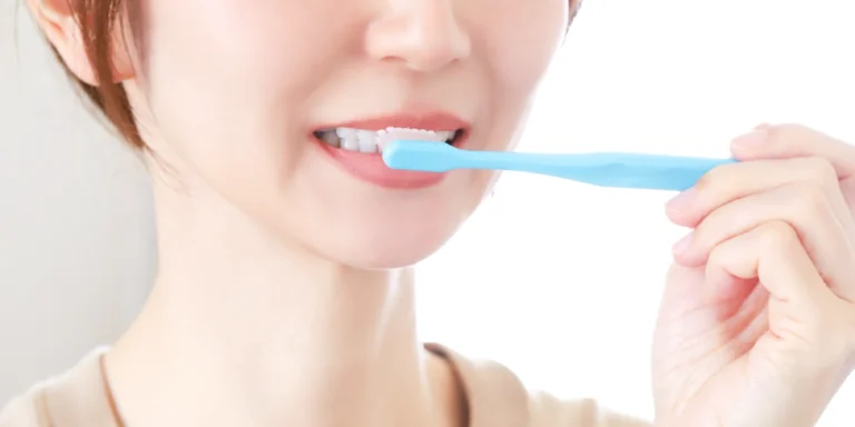 まさか歯みがきが原因？歯がボロボロになる虫歯以外の理由について